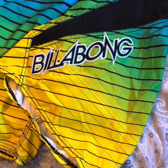 Men’s Billabong swim shorts - Picture 2 of 3